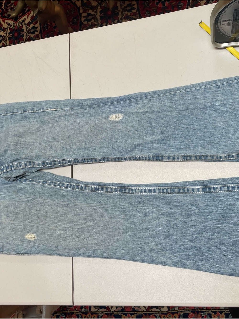 Light Wash Women’s Distressed Jeans